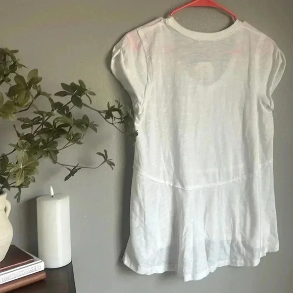 Wonderly Women’s Basic White Flowy Top - Picture 9 of 9